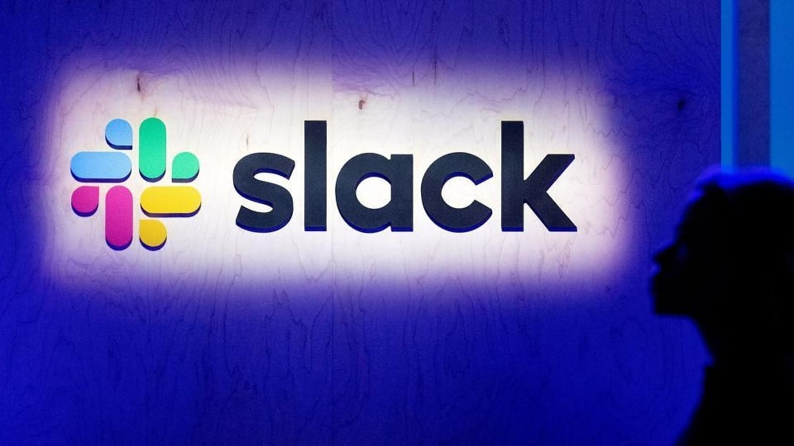 Don’t delete Slack or Signal chats, US agencies warn companies