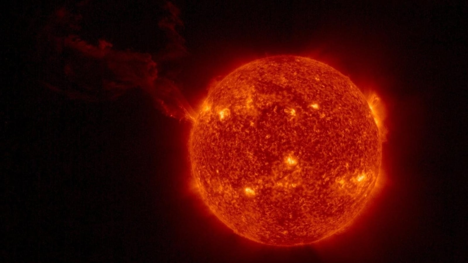 Sun sparks solar storm, causes radio blackouts on Earth; NASA SDO reveals reason and affected regions