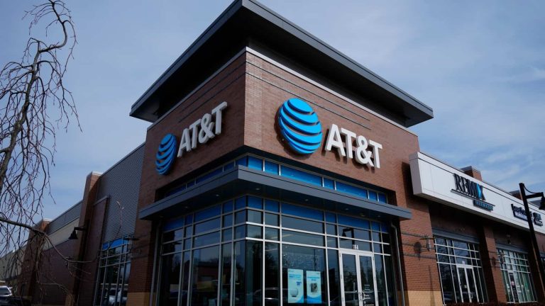 AT&T's network is having problems: What you should know while navigating a phone service outage